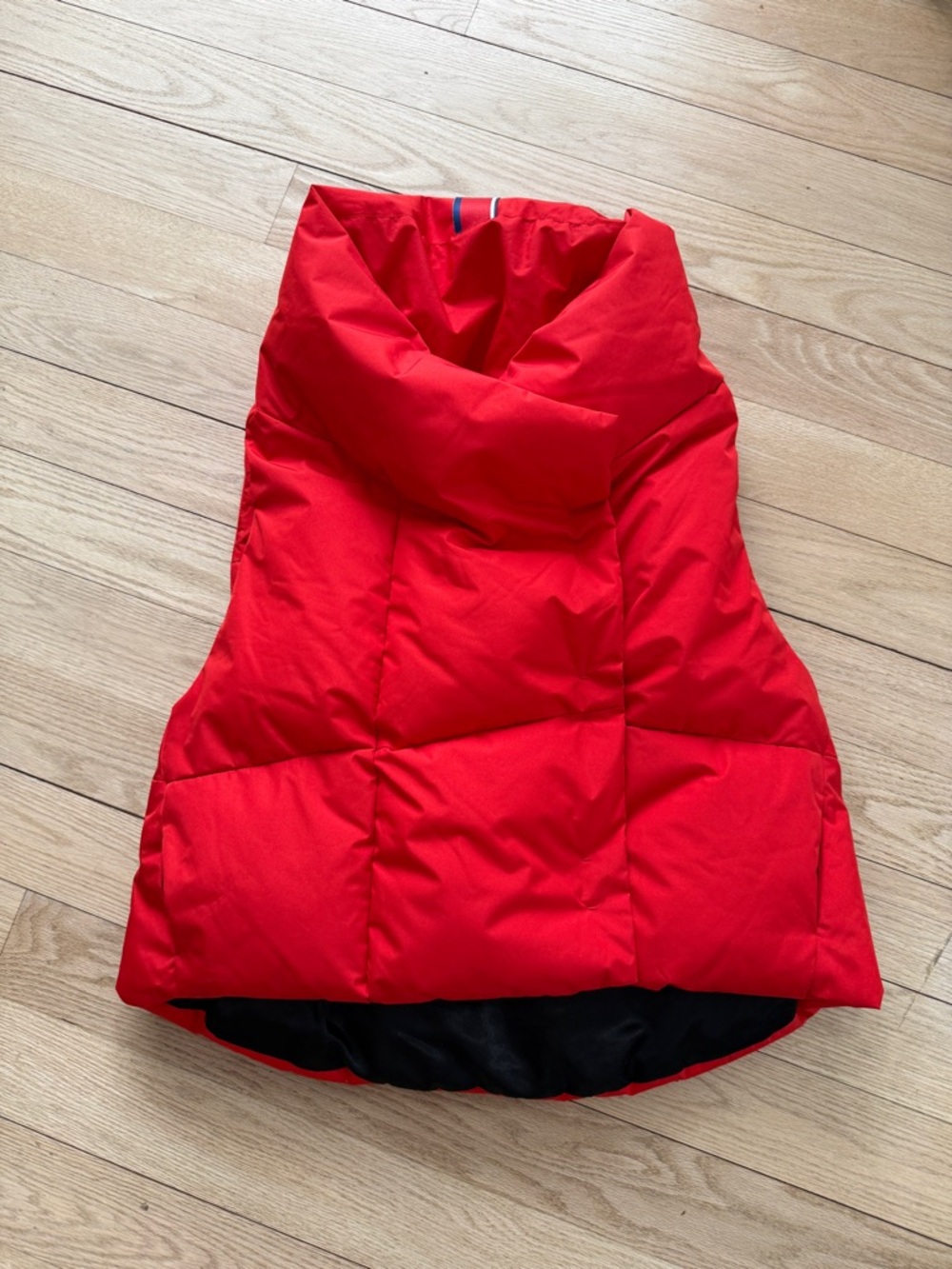Pretty Rugged Bright Red Puffy Vest Cozy Quilted Small/Medium